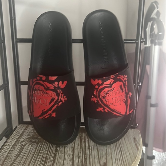 Alexander McQueen black red heart pool slide sandals size 42 US 9 - Picture 1 of 4
